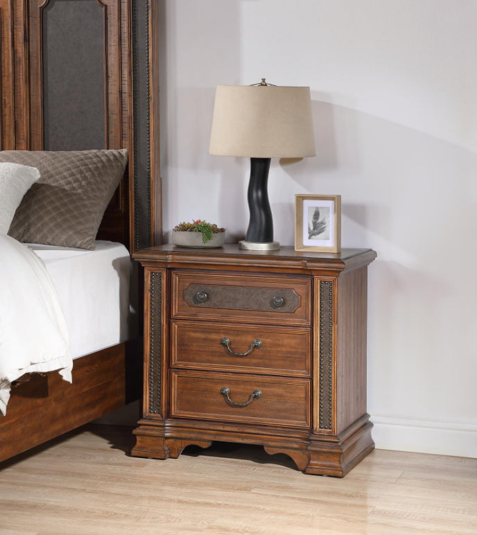 B020 KING BED FRAME - DRESSER - MIRROR - NIGHTSTAND (FREE CHEST)