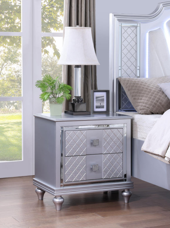 B048 QUEEN BED FRAME - DRESSER - MIRROR - NIGHTSTAND (FREE CHEST)
